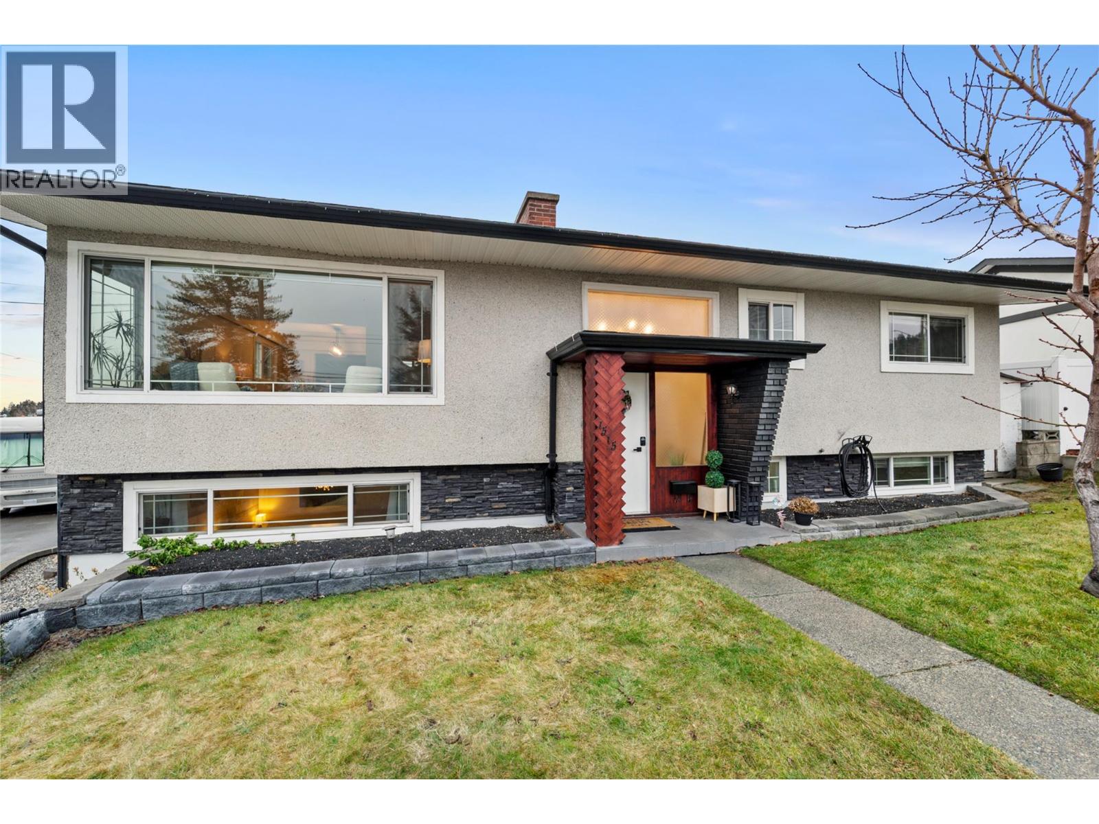 MLS® listing #29792699 for sale located at 1515 ROBINSON Crescent