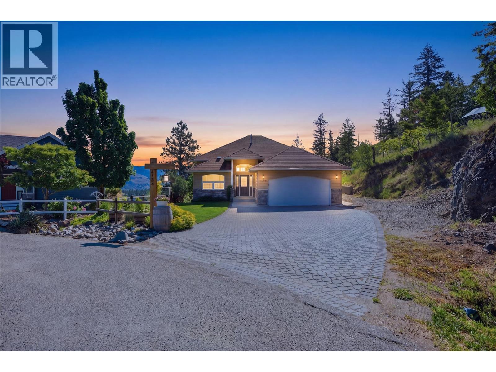 MLS® listing #29793709 for sale located at 4724 Uplands Drive
