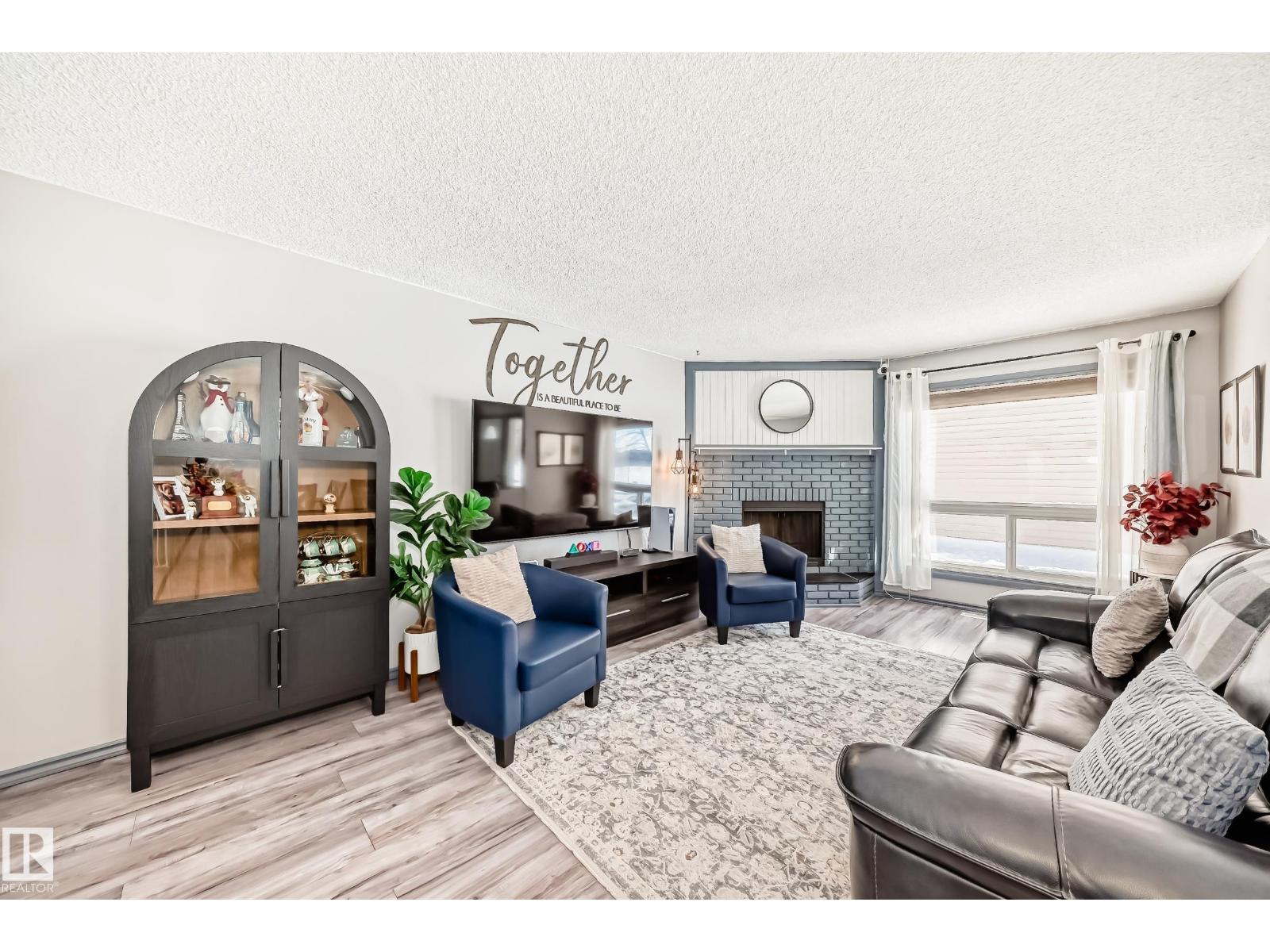 MLS® listing #29795360 for sale located at 214A WARWICK RD NW