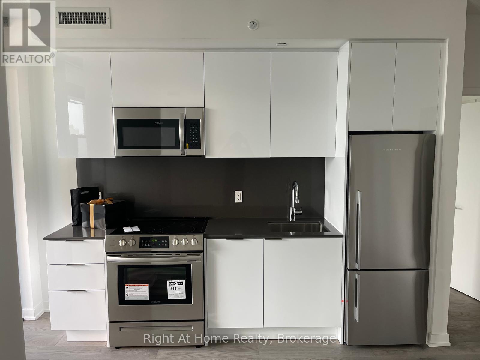 MLS® listing #29796068 for sale located at 6 - 2606 25 RICHMOND STREET E
