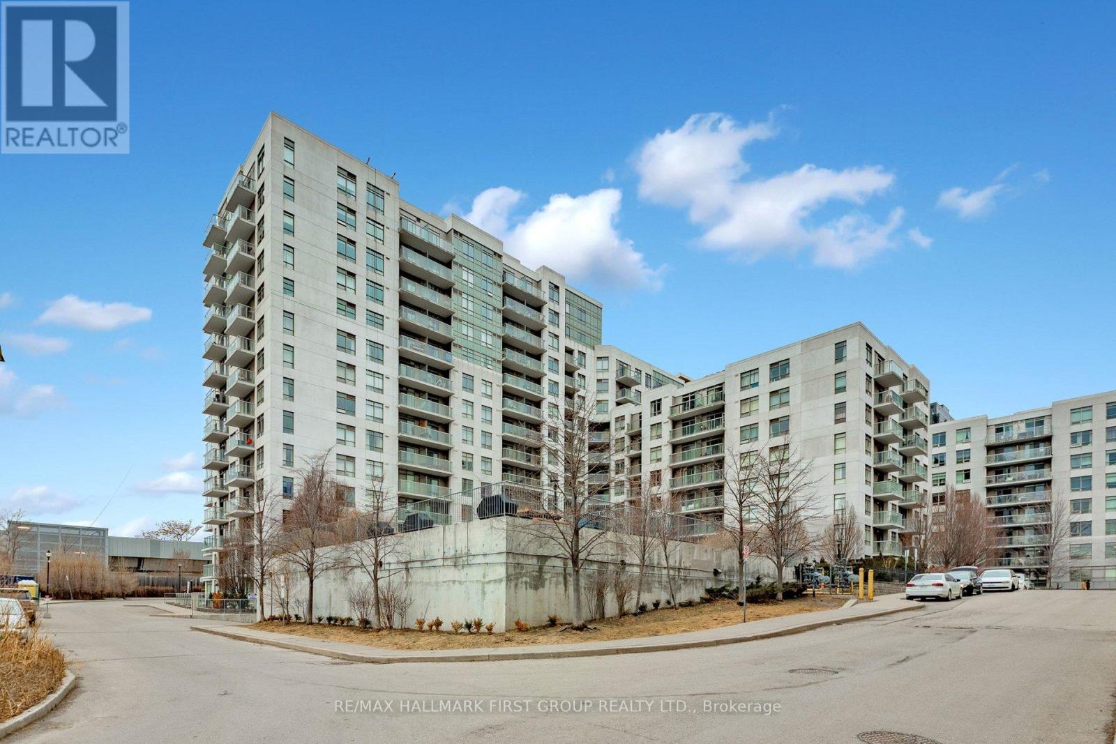 MLS® listing #29796121 for sale located at 918 - 812 LANSDOWNE AVENUE