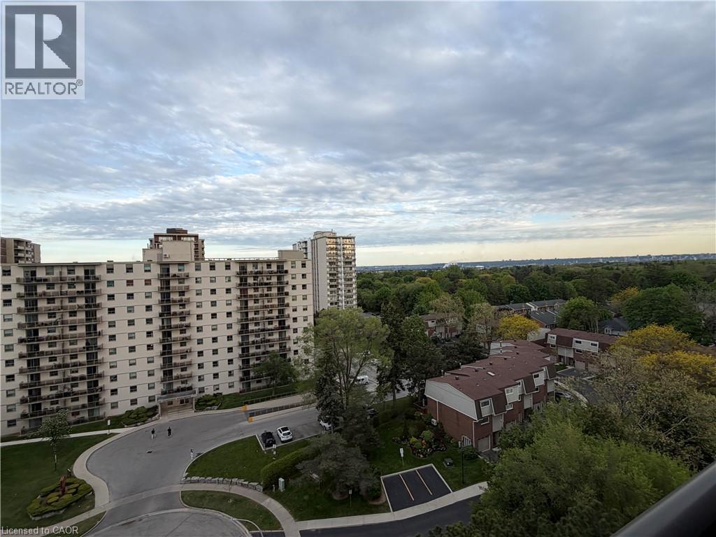 MLS® listing #29796405 for sale located at 975 WARWICK Court Unit# 1005
