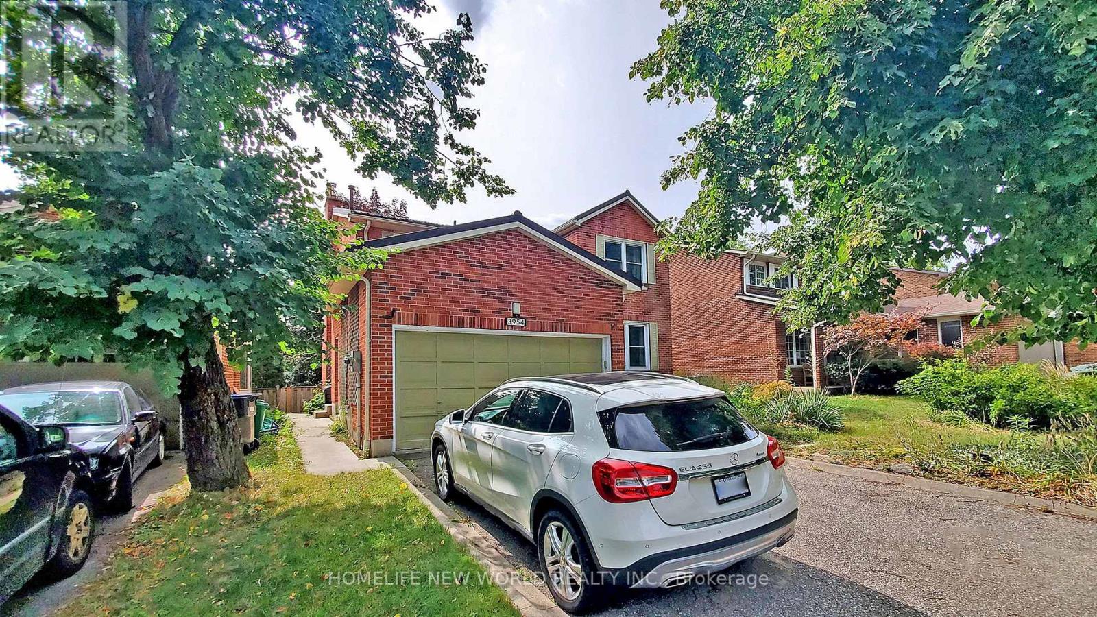 MLS® listing #29797054 for sale located at LOWER - 3954 SELKIRK PLACE