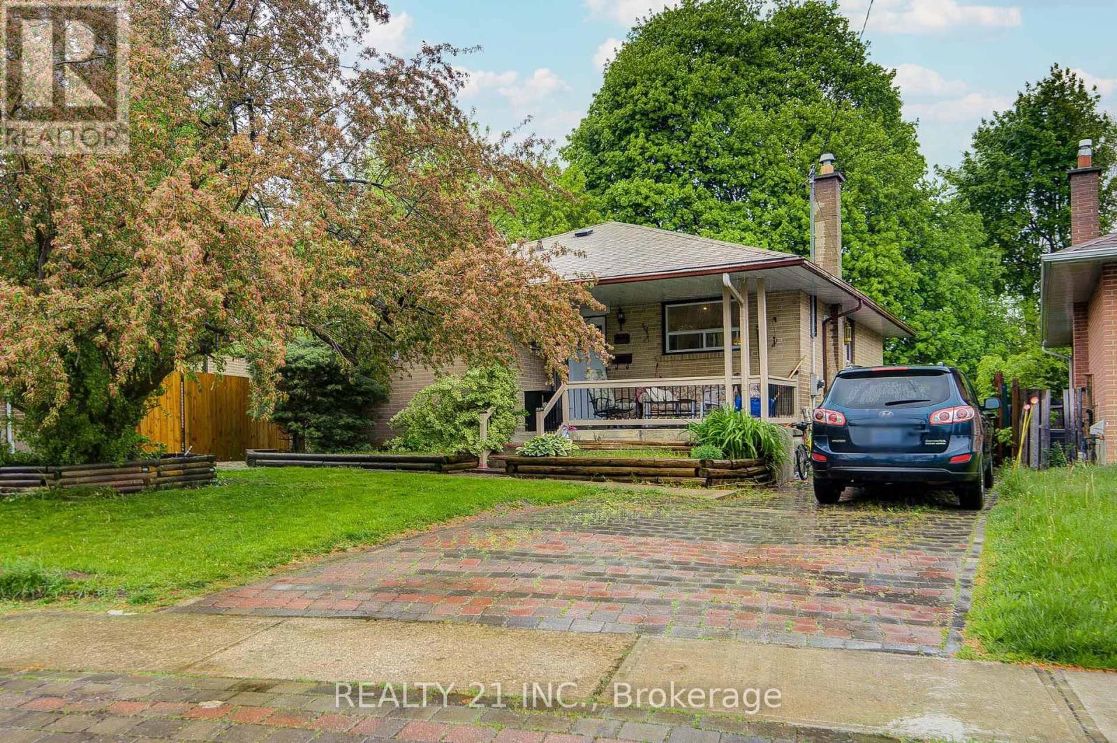 MLS® listing #29797267 for sale located at 44 SUNDANCE CRESCENT