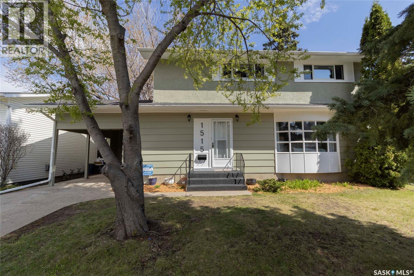 MLS® listing #29797335 for sale located at 1515 Hilliard STREET E
