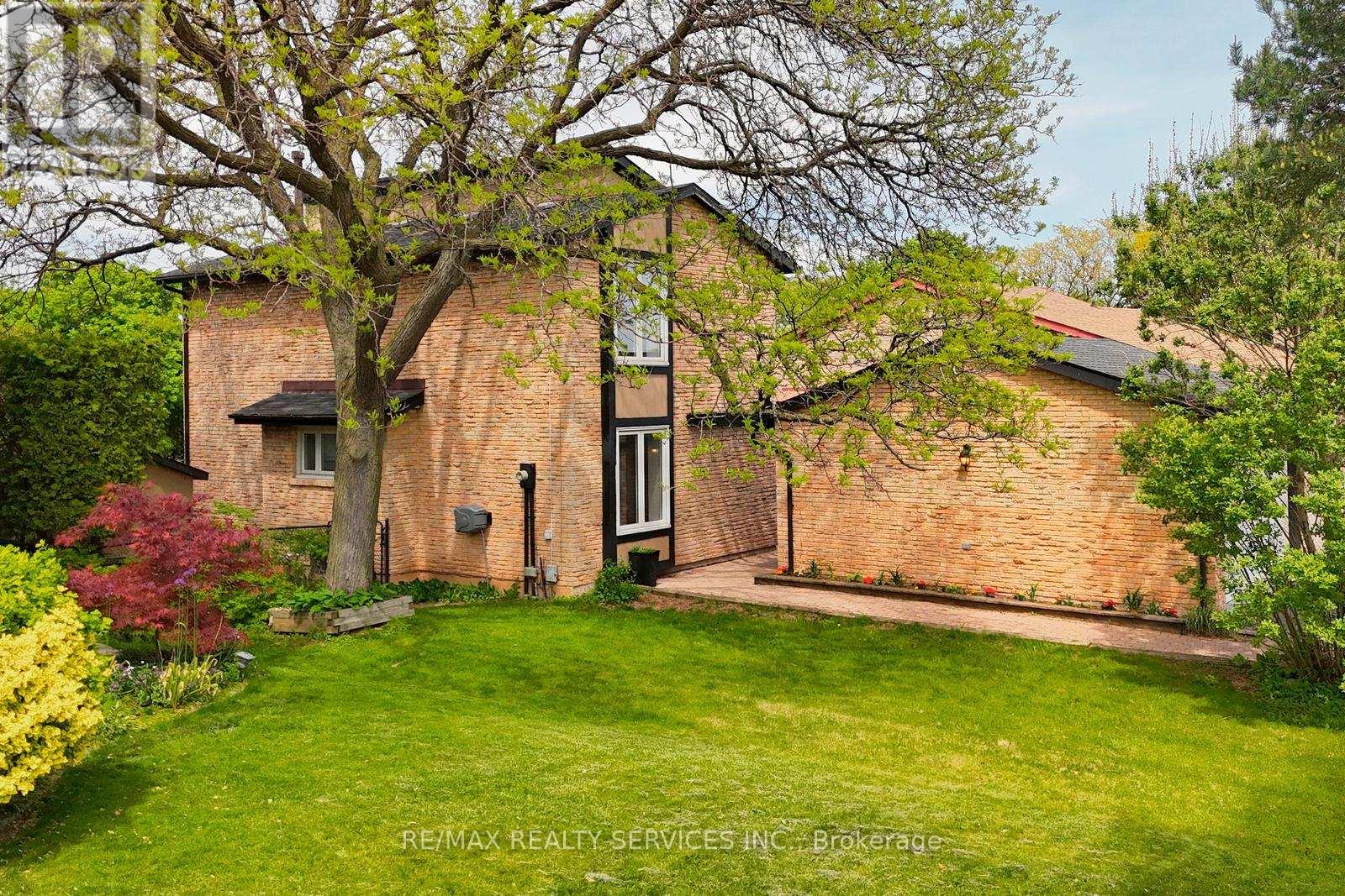 MLS® listing #29797517 for sale located at 2545 FOLKWAY DRIVE