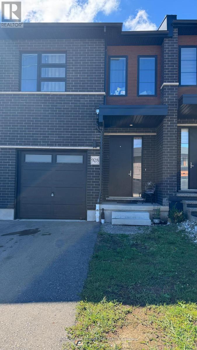 MLS® listing #29797637 for sale located at 928 ROBERT FERRIE DRIVE
