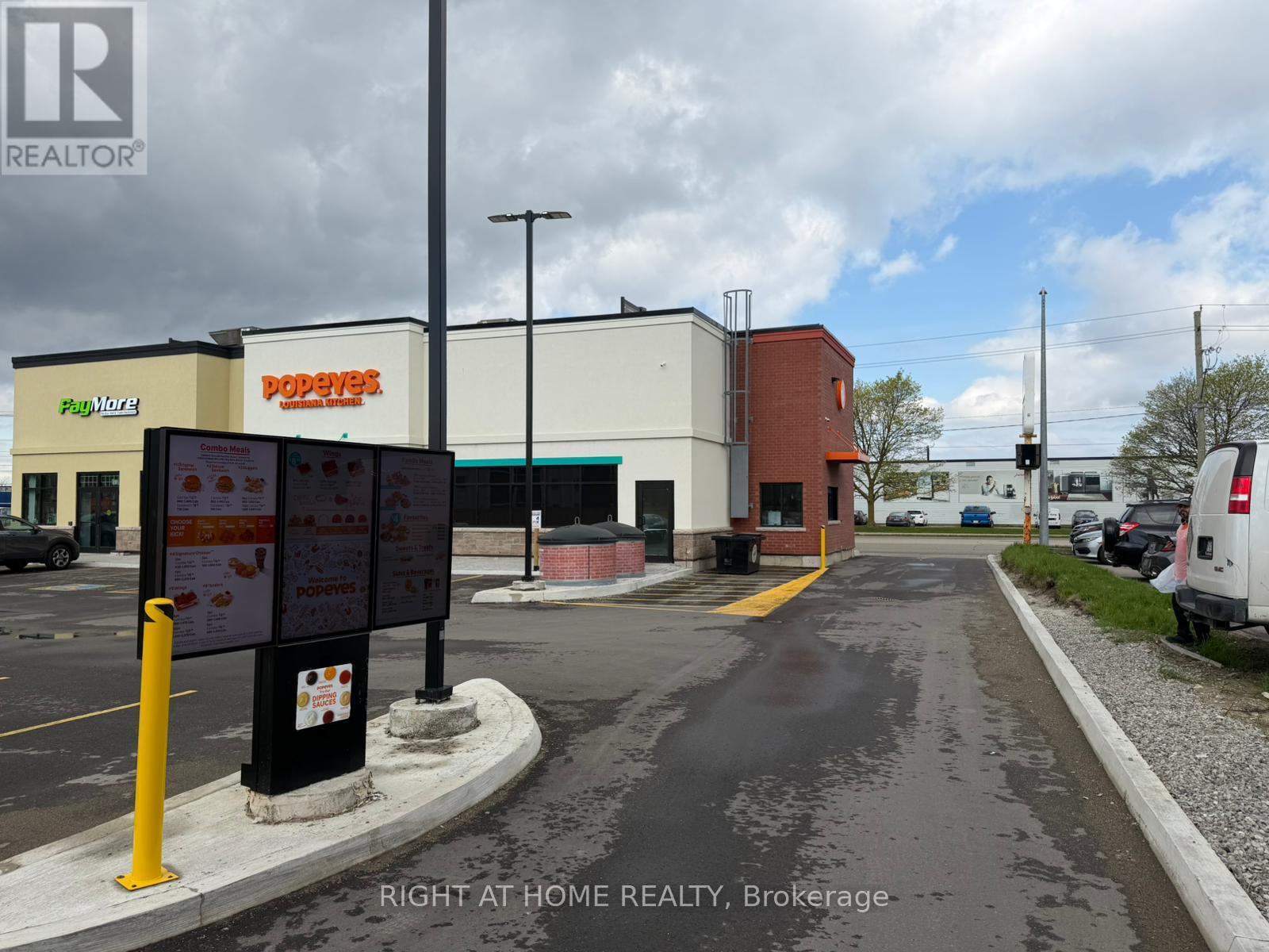 MLS® listing #29798018 for sale located at 2 - 945 VICTORIA STREET N