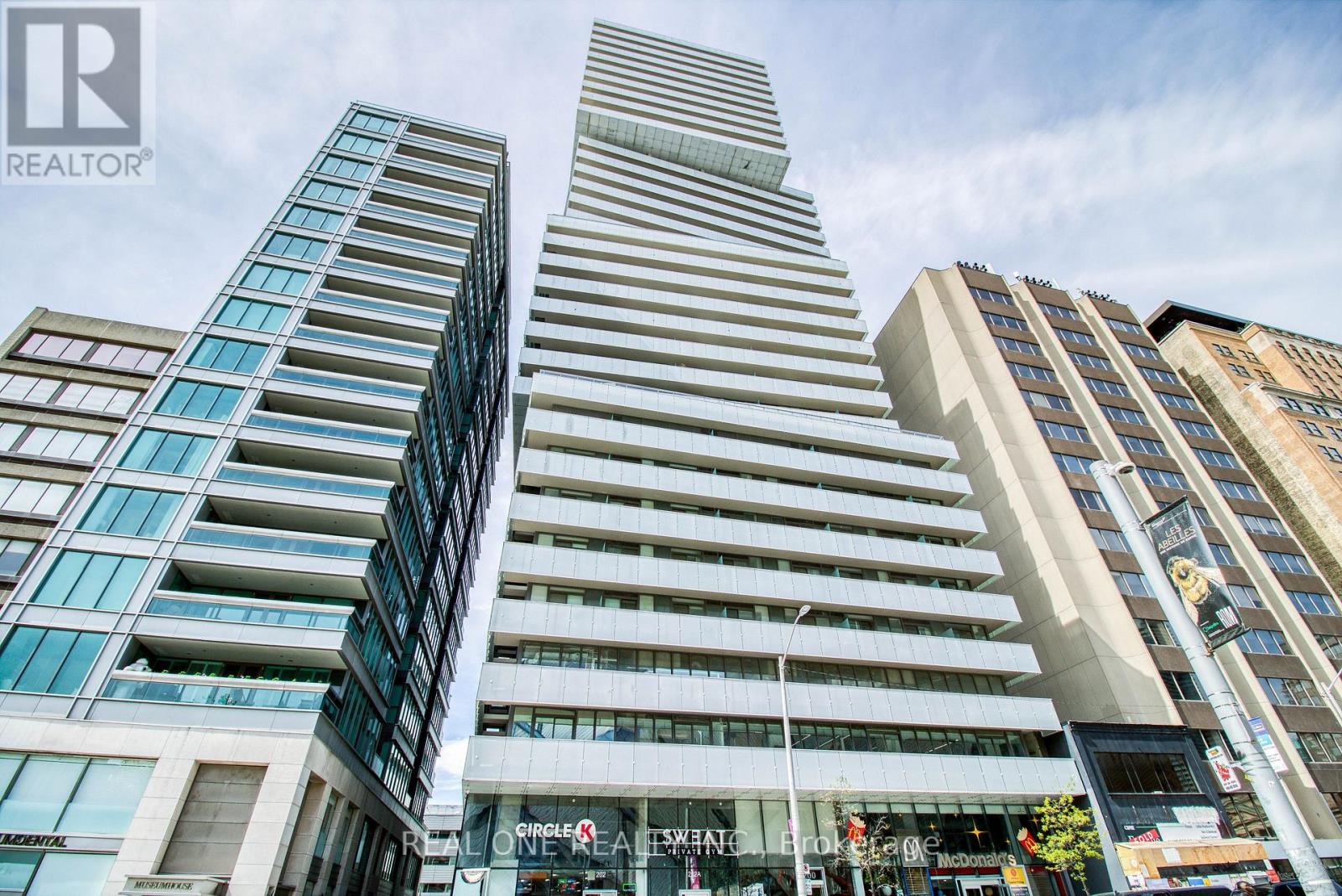MLS® listing #29798282 for sale located at 3104 - 200 BLOOR STREET W