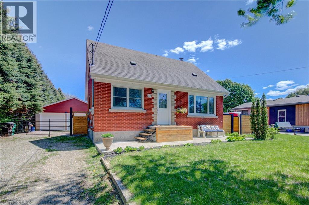 MLS® listing #29798313 for sale located at 17 DANIEL Avenue