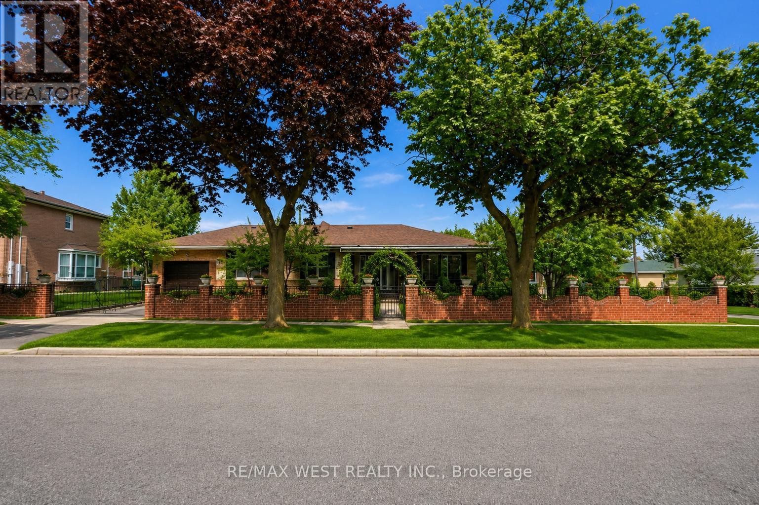 MLS® listing #29798316 for sale located at 119 BENJAMIN BOULEVARD