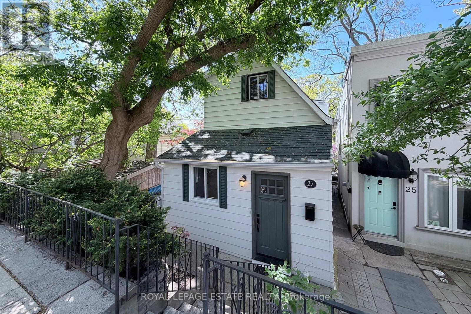 MLS® listing #29798437 for sale located at 27 SYCAMORE PLACE