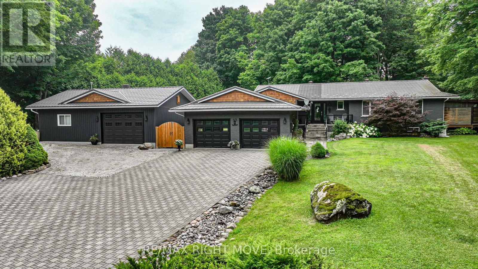 MLS® listing #29798468 for sale located at 1220 BIRCHCLIFFE CRESCENT