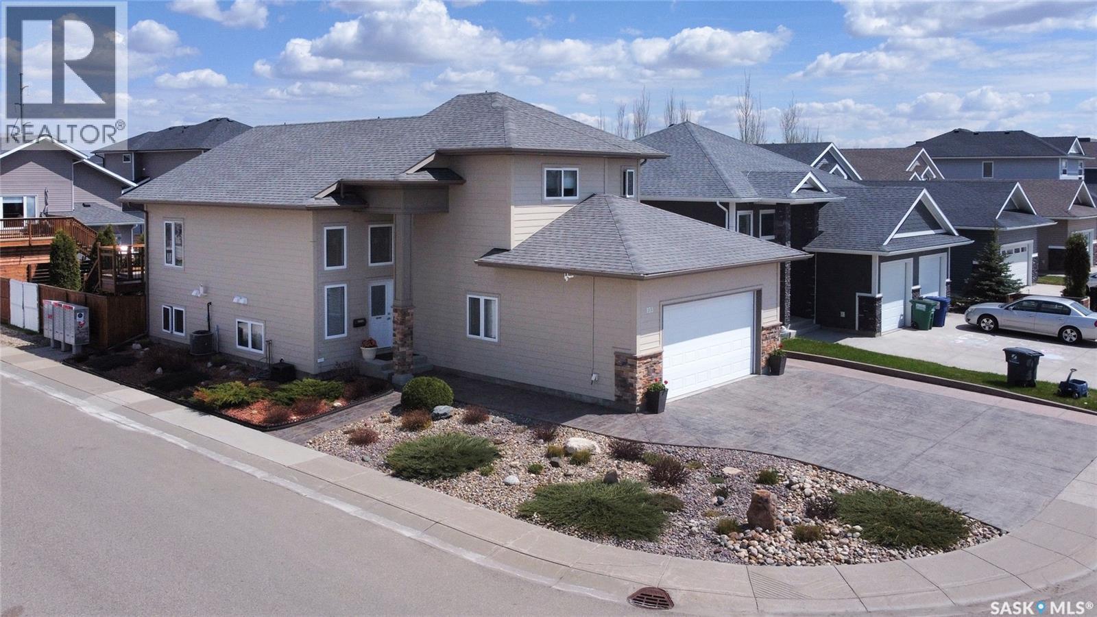 MLS® listing #29798533 for sale located at 935 Glacial Shores MANOR