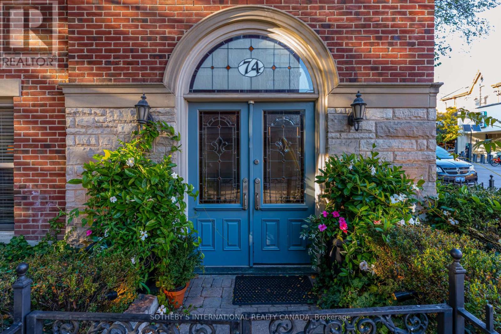 MLS® listing #29802478 for sale located at 74 ABERDEEN AVENUE