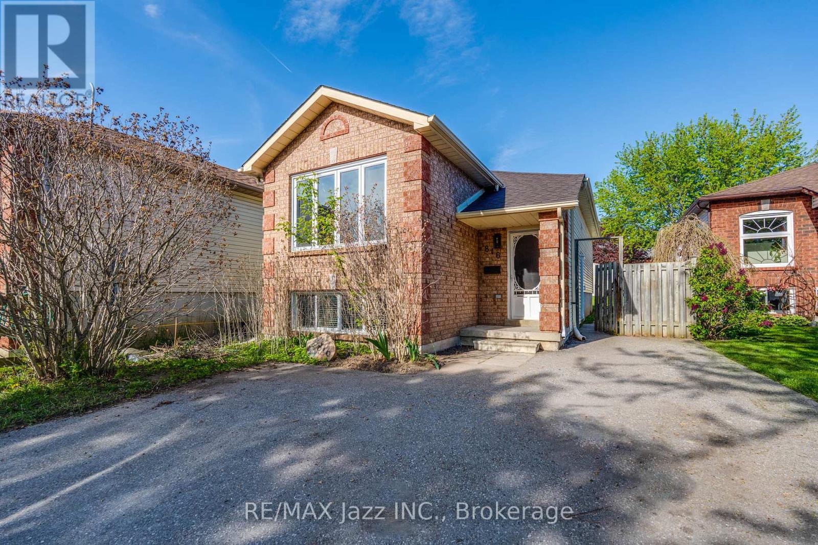 MLS® listing #29805388 for sale located at 816 BATTELL COURT