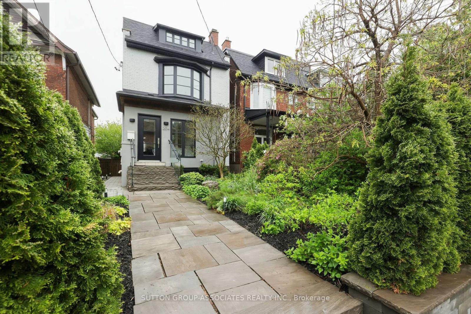 MLS® listing #29805676 for sale located at 204 BEATRICE STREET