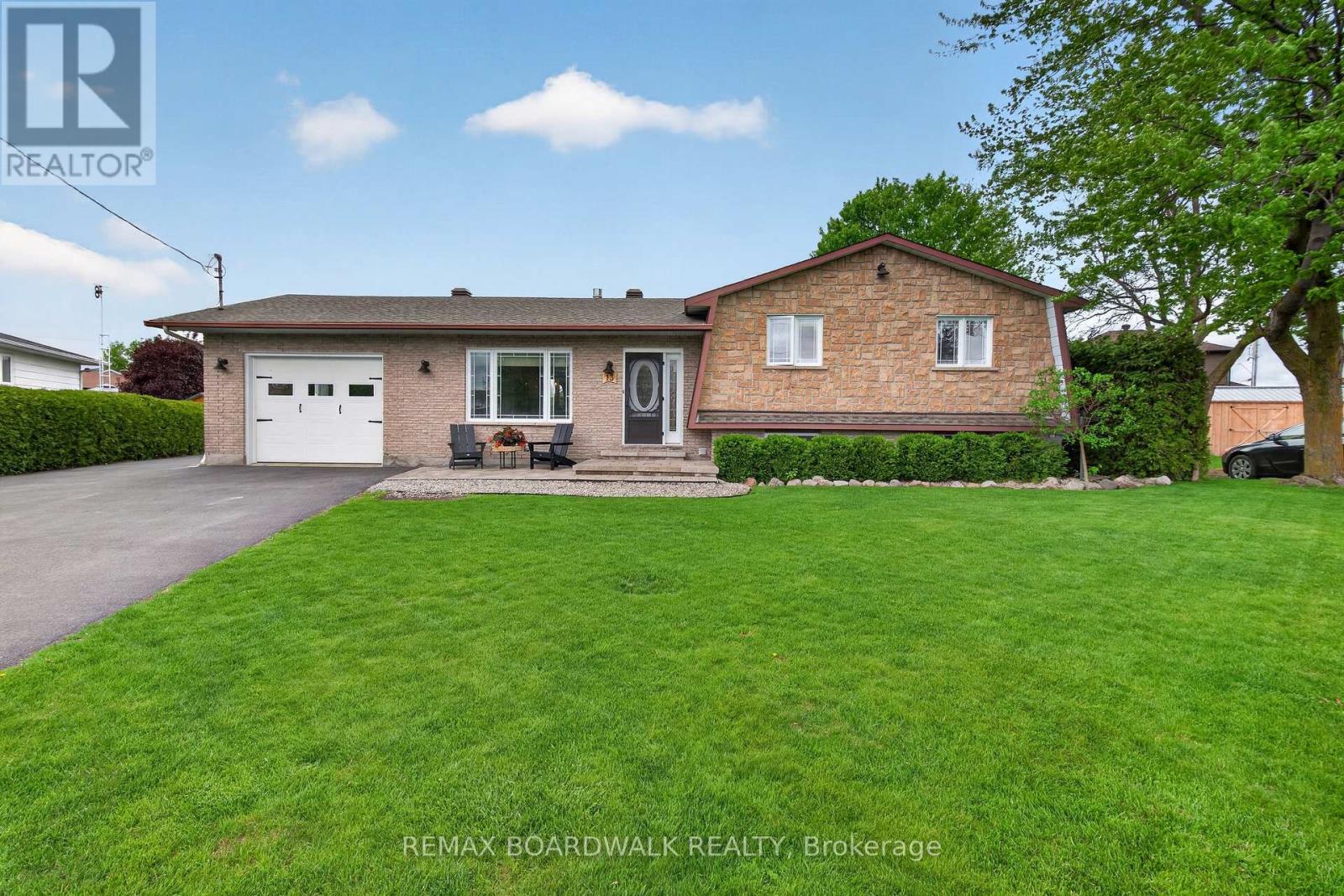 MLS® listing #29807613 for sale located at 13 ALICE STREET