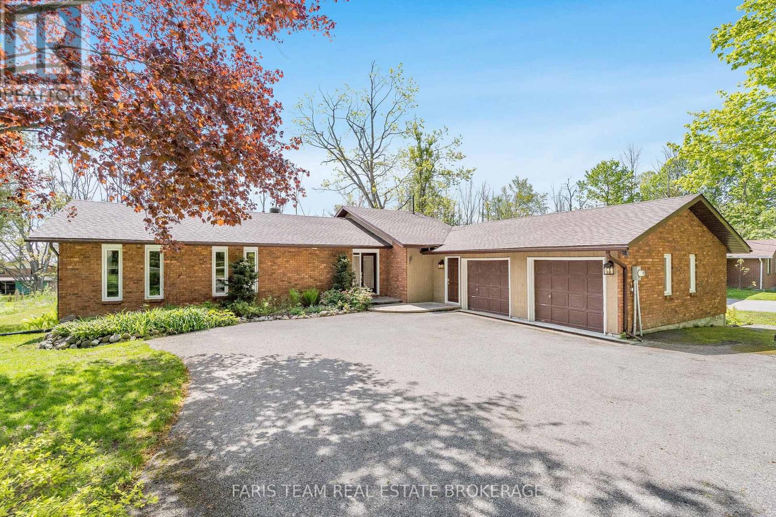 MLS® listing #29810546 for sale located at 21 POPLAR CRESCENT