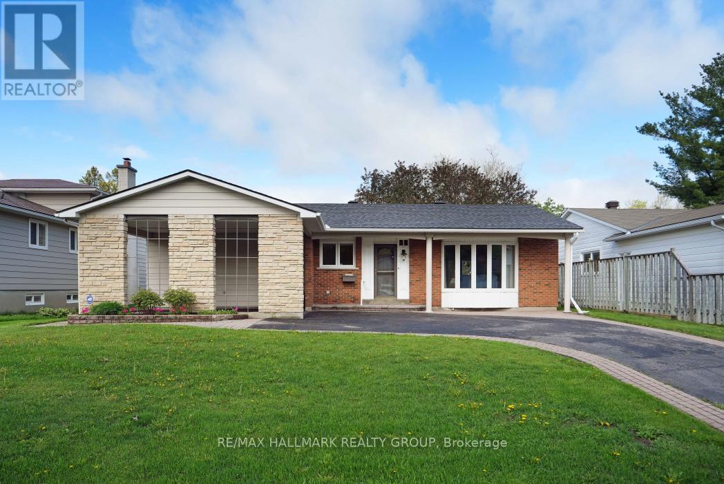 MLS® listing #29810685 for sale located at 39 PARKWOOD CRESCENT