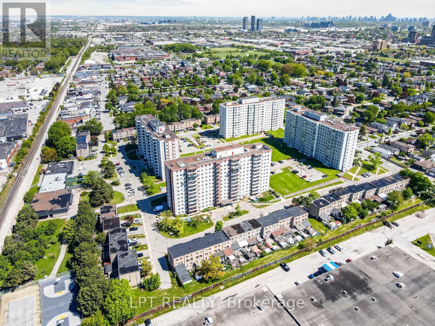 MLS® listing #29810748 for sale located at 703 - 50 LOTHERTON PATHWAY