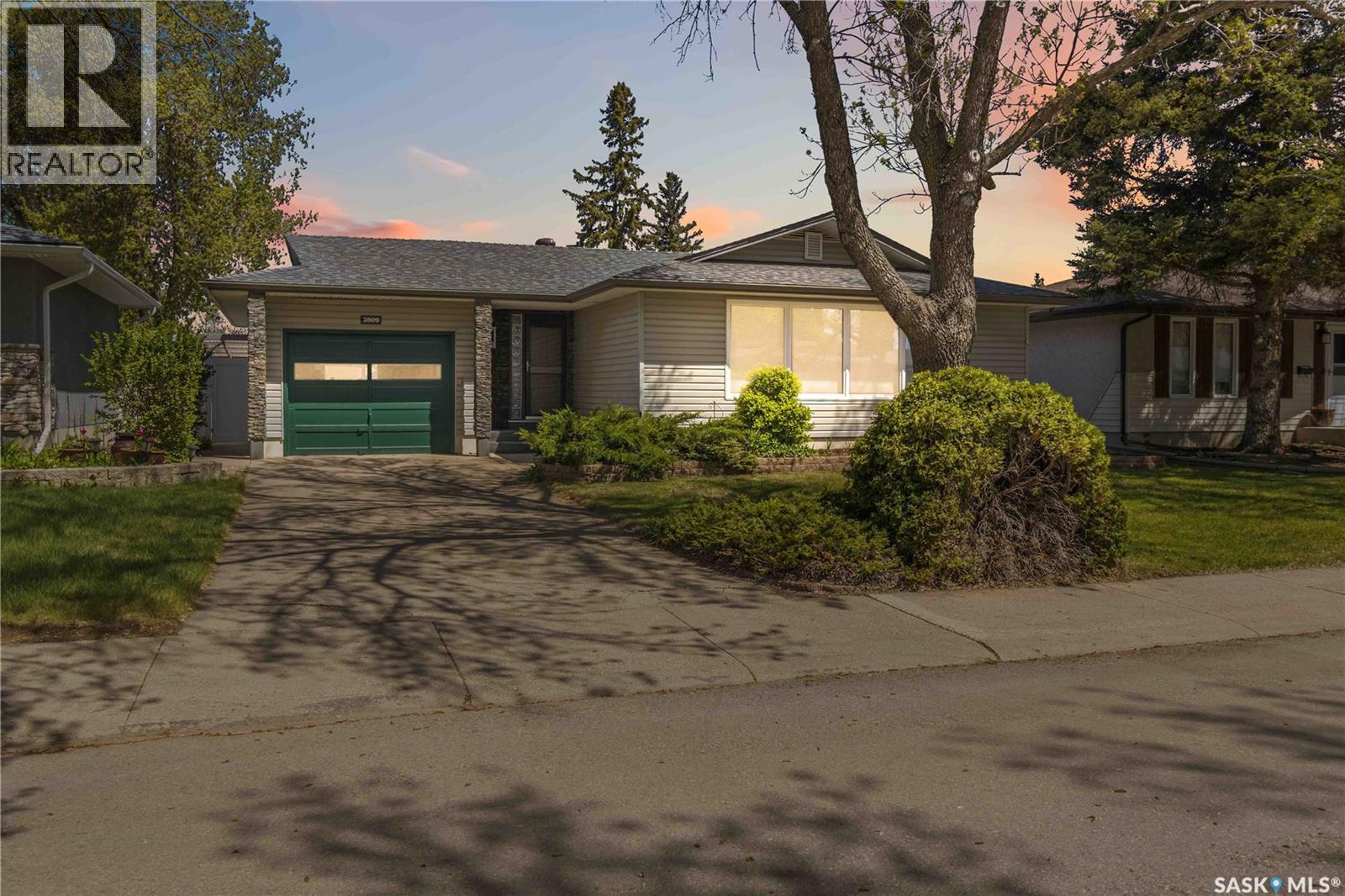 MLS® listing #29810750 for sale located at 2809 Eastview