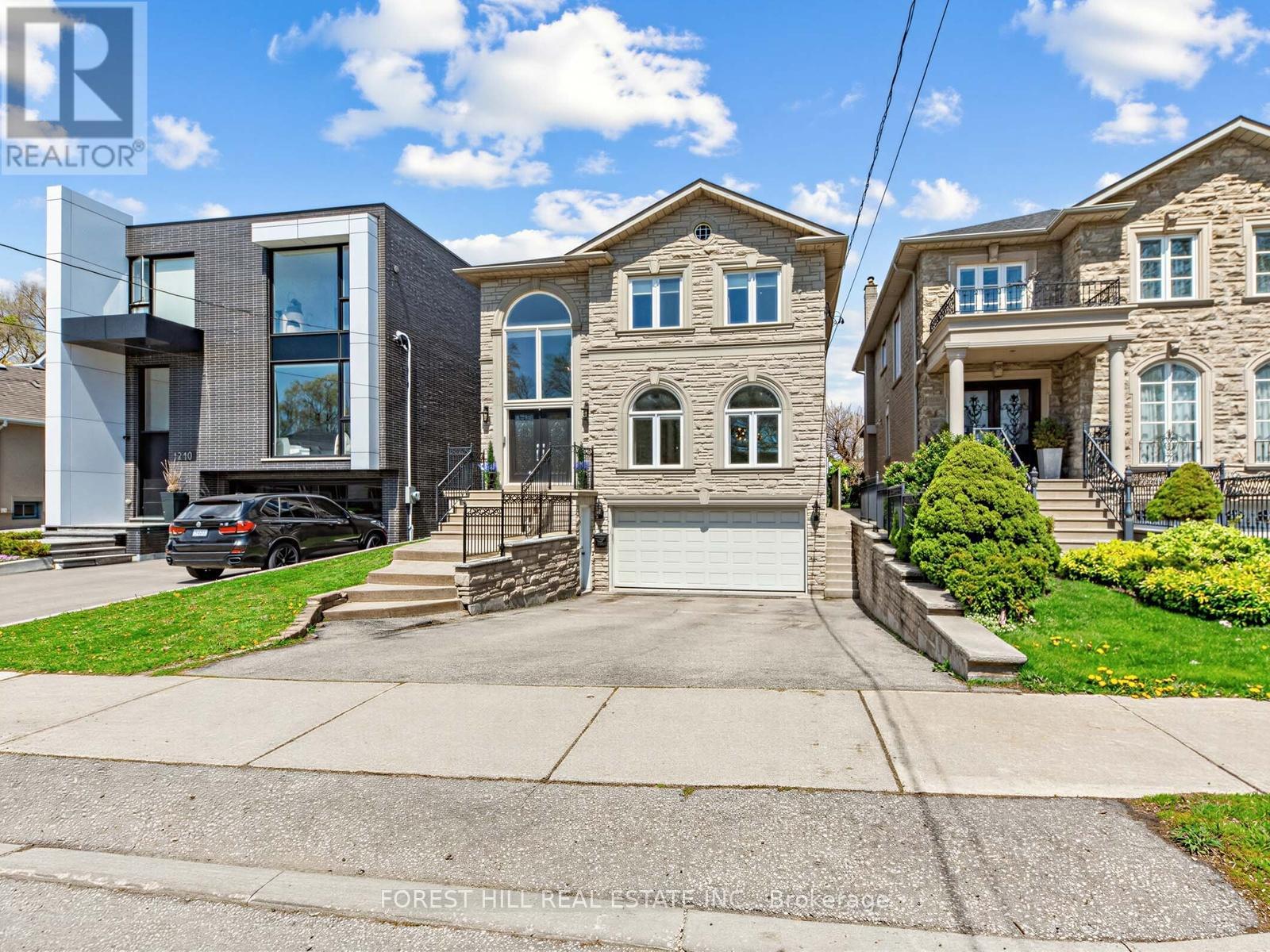MLS® listing #29811476 for sale located at 1208 GLENCAIRN AVENUE