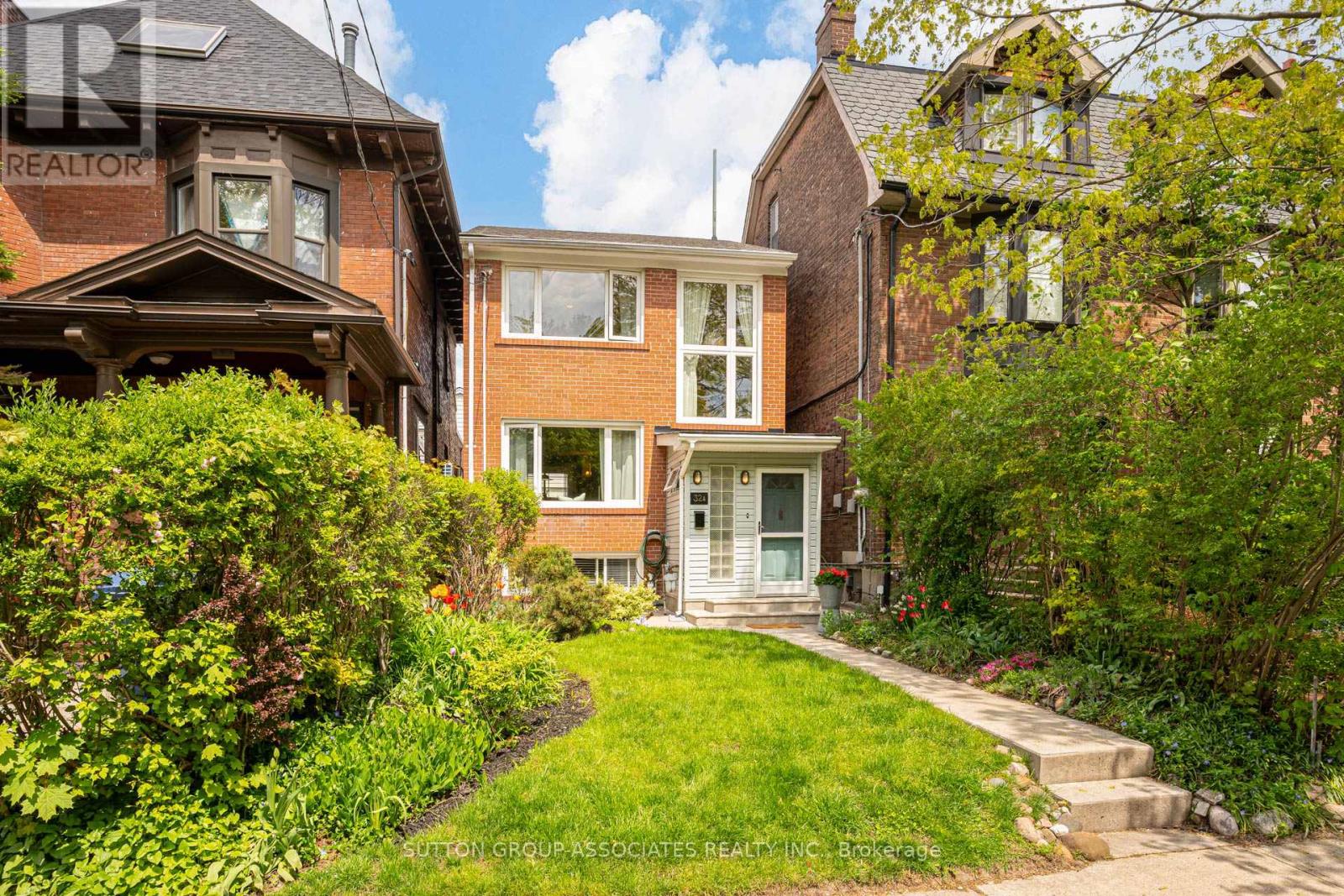 MLS® listing #29812213 for sale located at 32A VERMONT AVENUE
