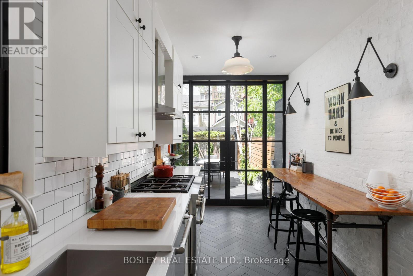 MLS® listing #29814312 for sale located at 356 ONTARIO STREET