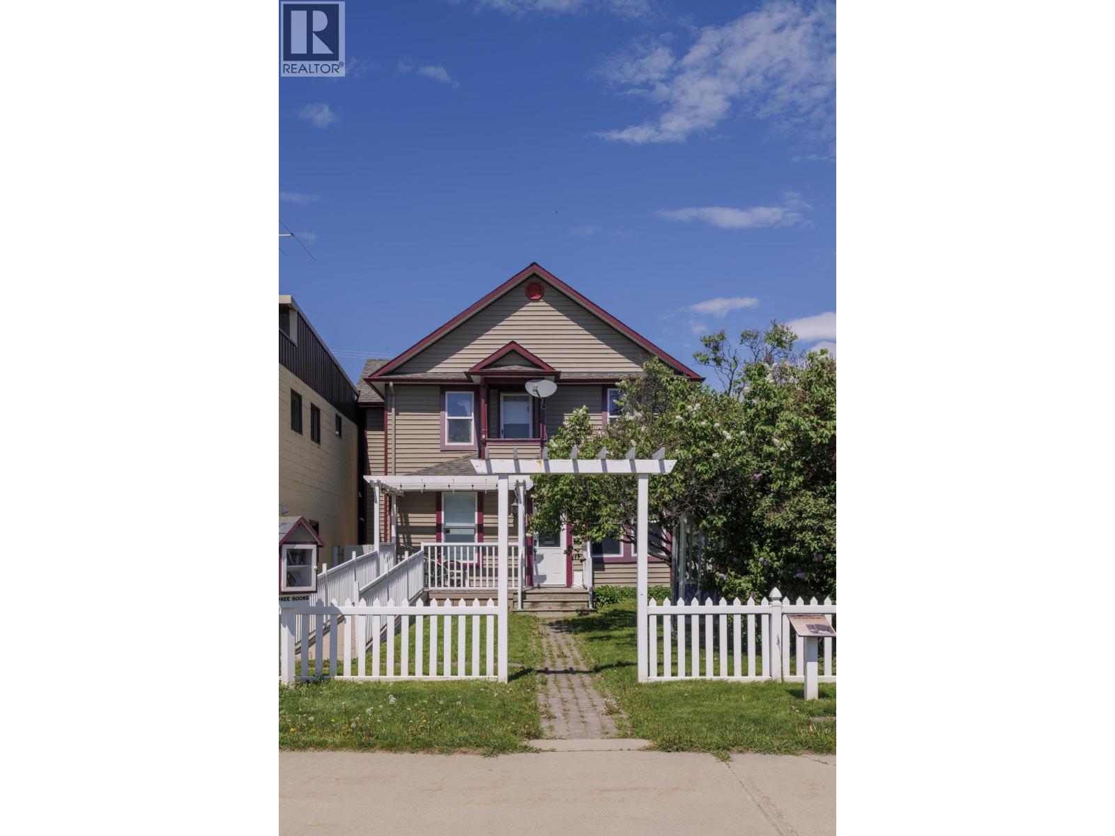 MLS® listing #29814366 for sale located at 421 MAIN STREET