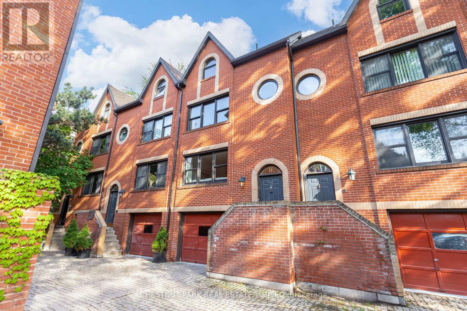 MLS® listing #29814813 for sale located at 9 - 41 SPRUCE STREET