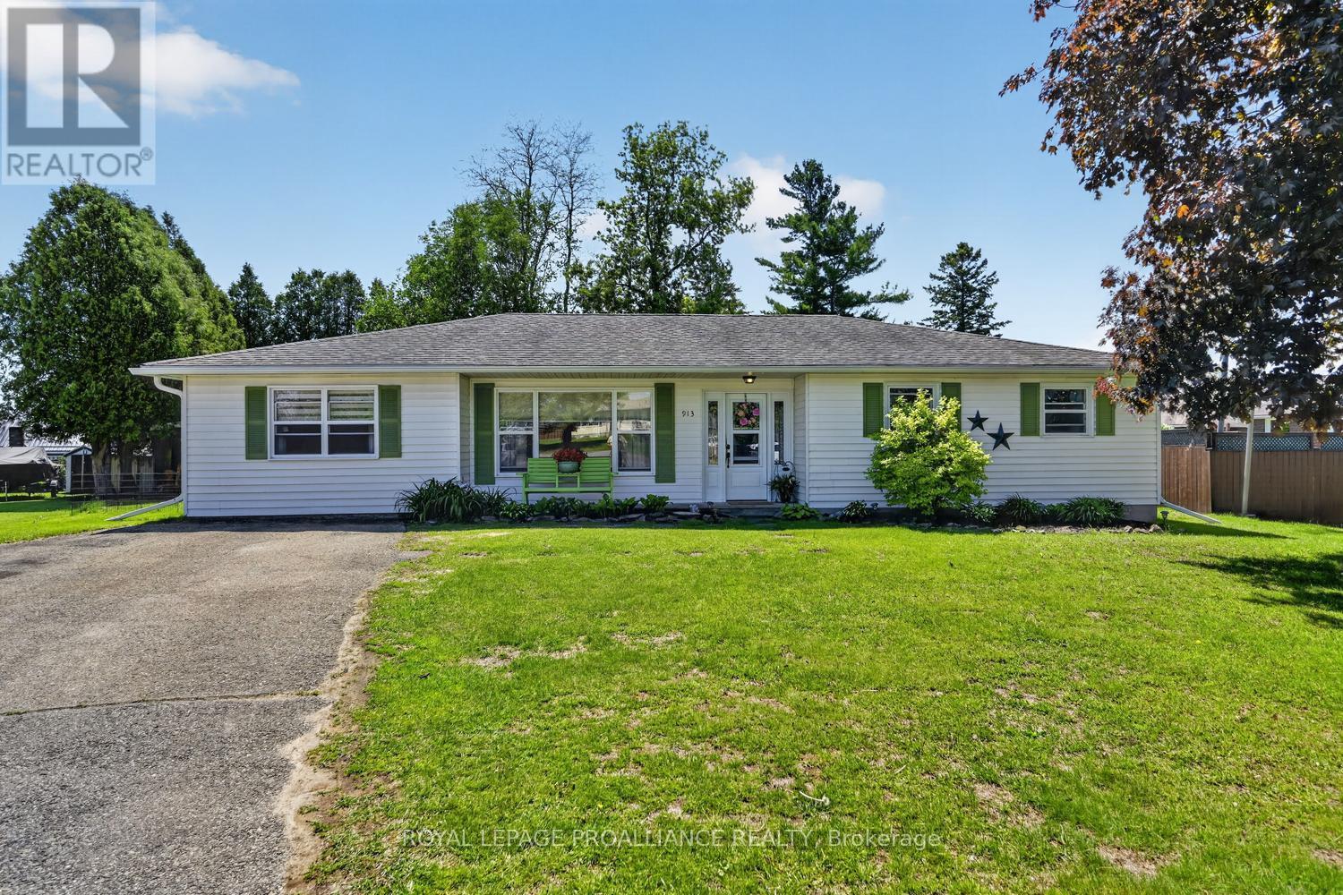 MLS® listing #29816228 for sale located at 913 GEORGE STREET