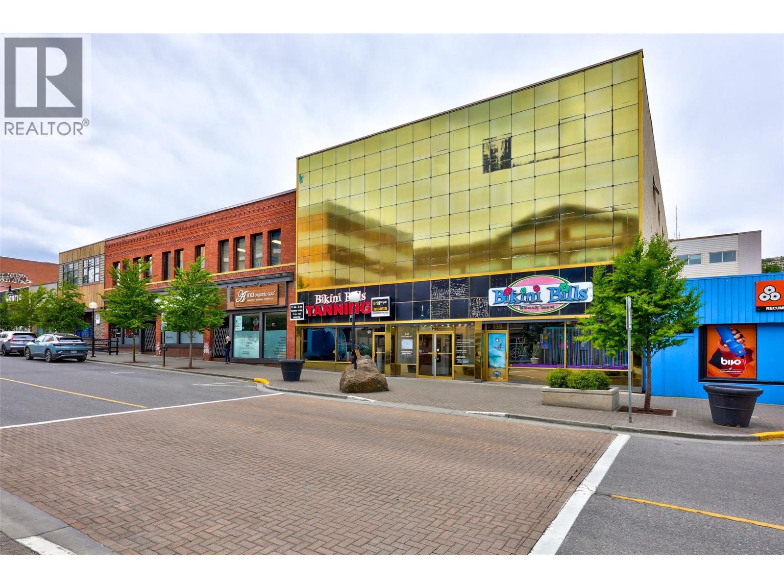 MLS® listing #29818695 for sale located at 141 VICTORIA Street Unit# 212