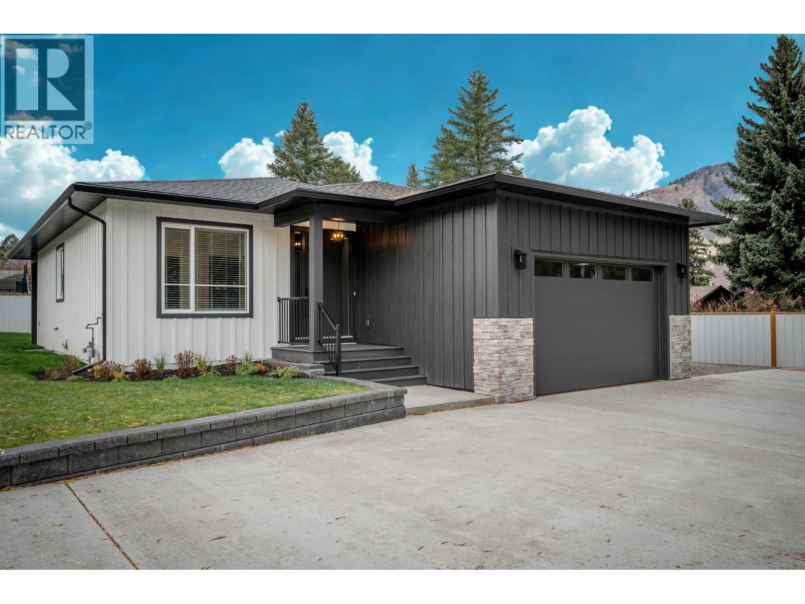 MLS® listing #29819929 for sale located at 2244 Valleyview Drive