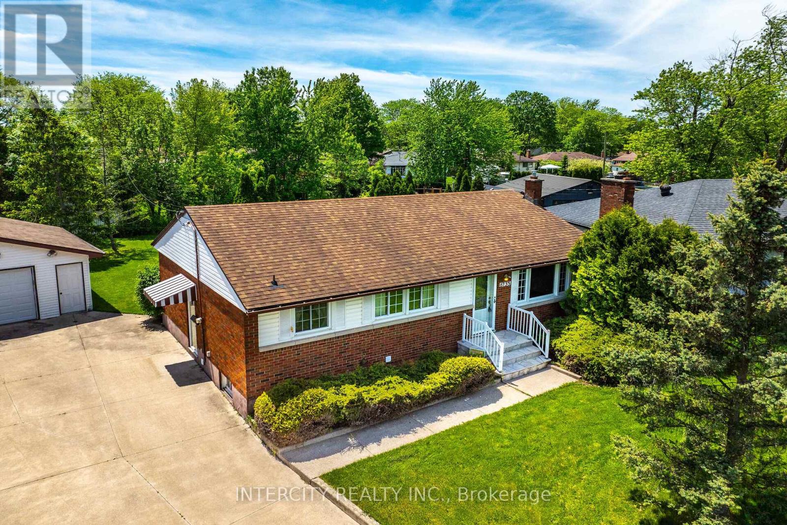 MLS® listing #29819947 for sale located at 8735 HOWE CRESCENT