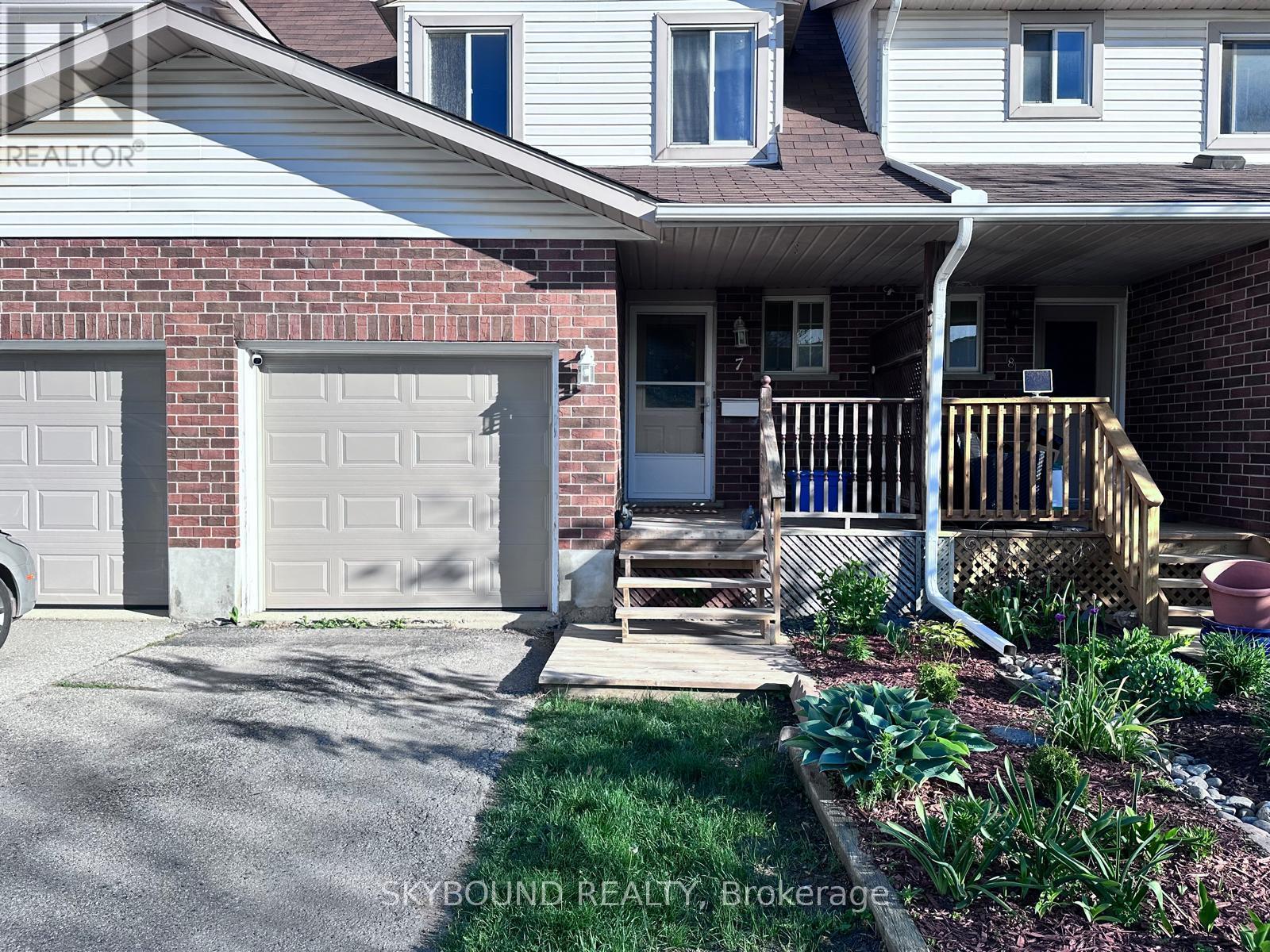 MLS® listing #29822723 for sale located at 7 - 360 CORNRIDGE PLACE
