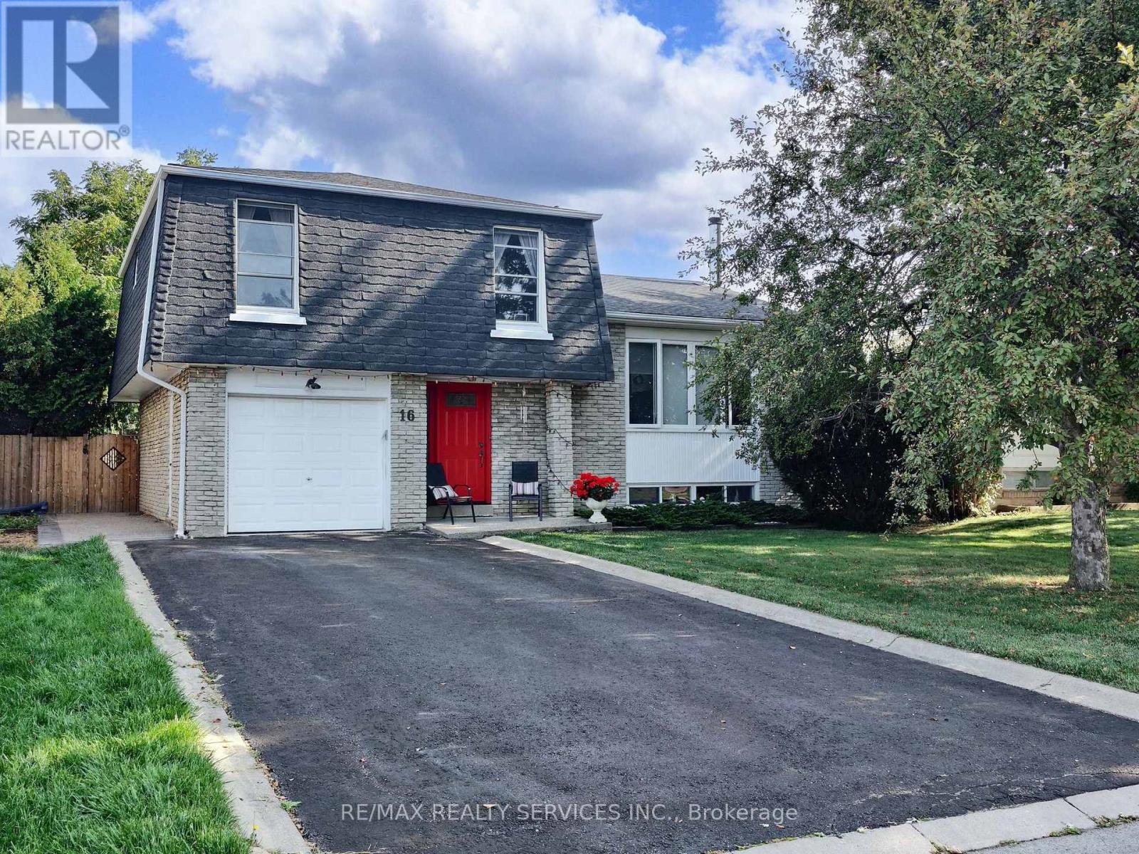 MLS® listing #29822926 for sale located at 16 GRASSINGTON CRESCENT