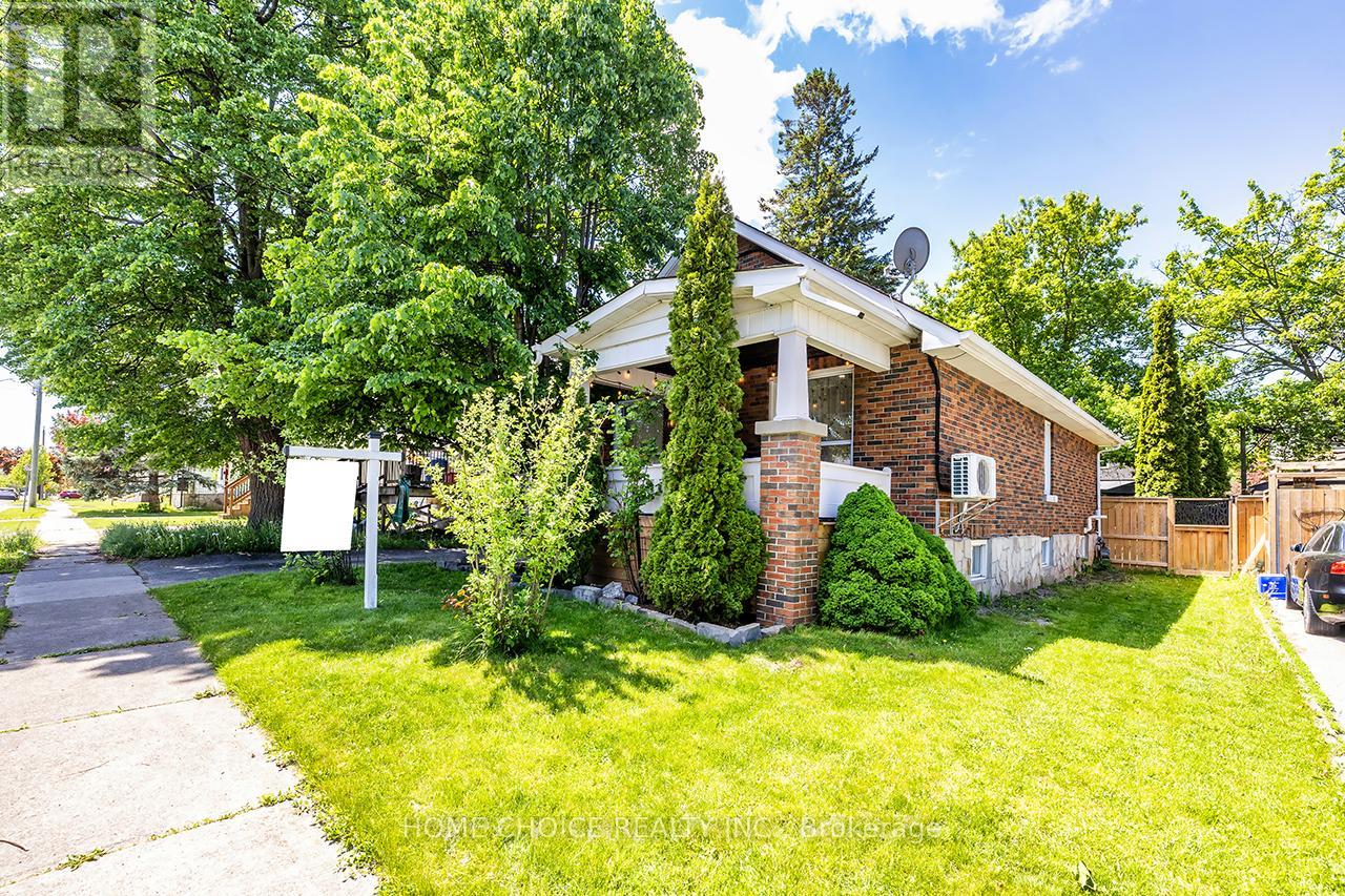 MLS® listing #29823102 for sale located at 140 GLADSTONE AVENUE