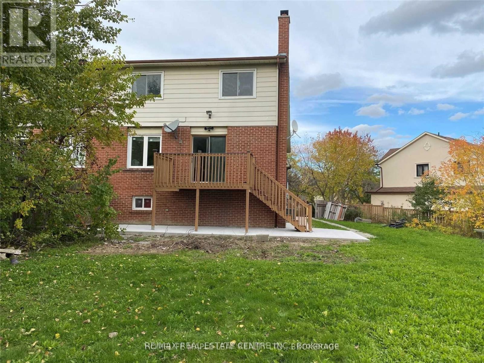 MLS® listing #29823950 for sale located at 26 FOXACRE ROW