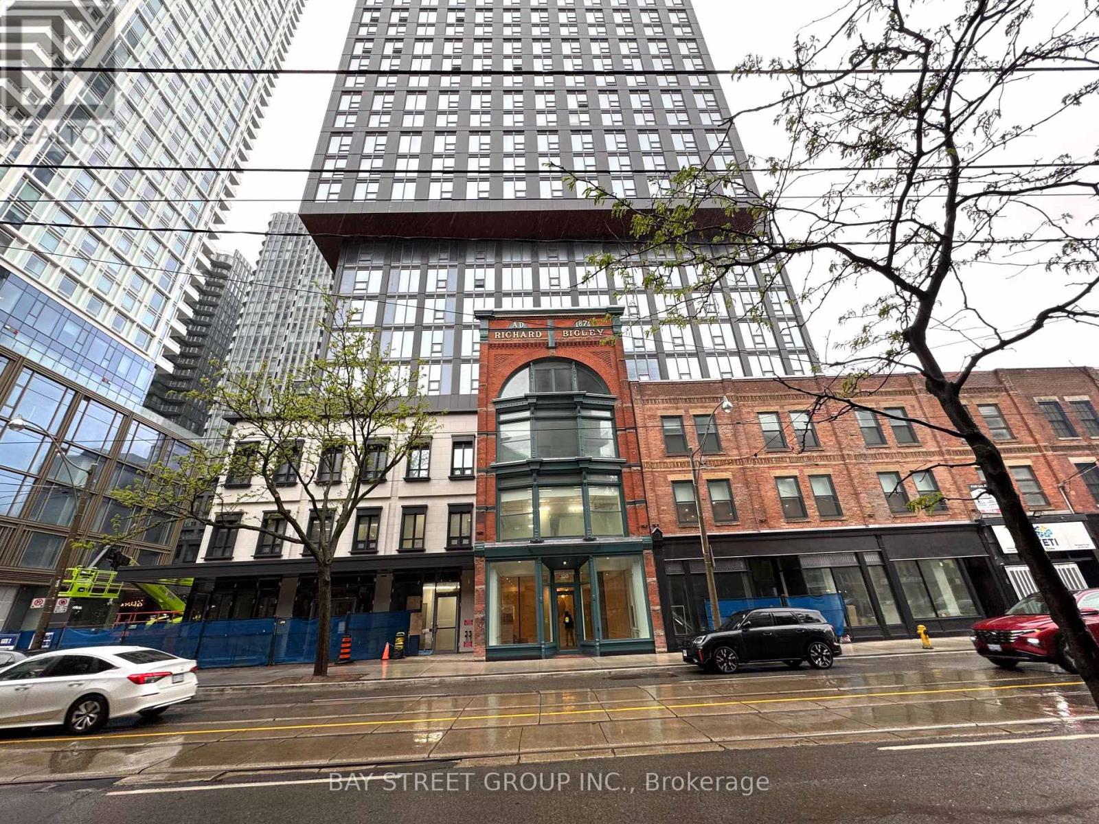 MLS® listing #29824198 for sale located at 2117 - 100 QUEEN STREET E