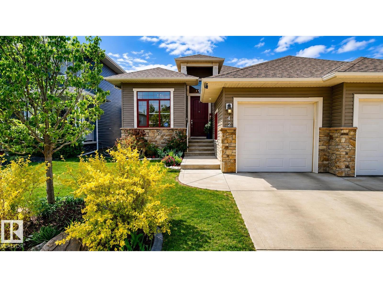 MLS® listing #29824213 for sale located at 42 COTTONWOOD CR