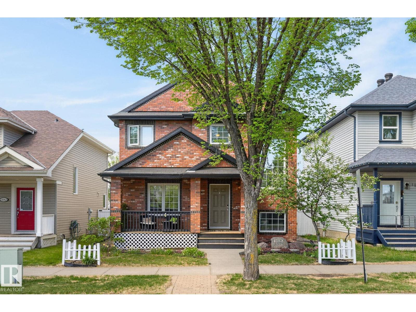MLS® listing #29824823 for sale located at 1844 TOWNE CENTRE BV NW