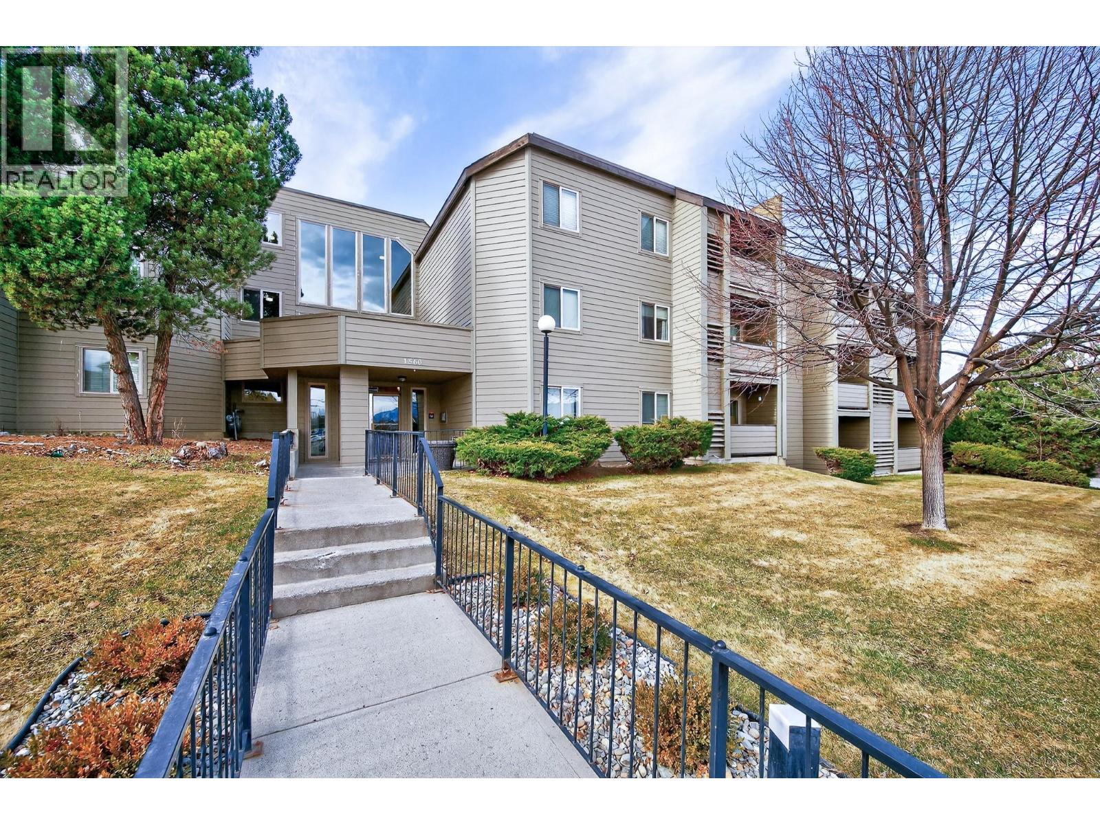 MLS® listing #29826073 for sale located at 1560 Summit Drive Unit# 106
