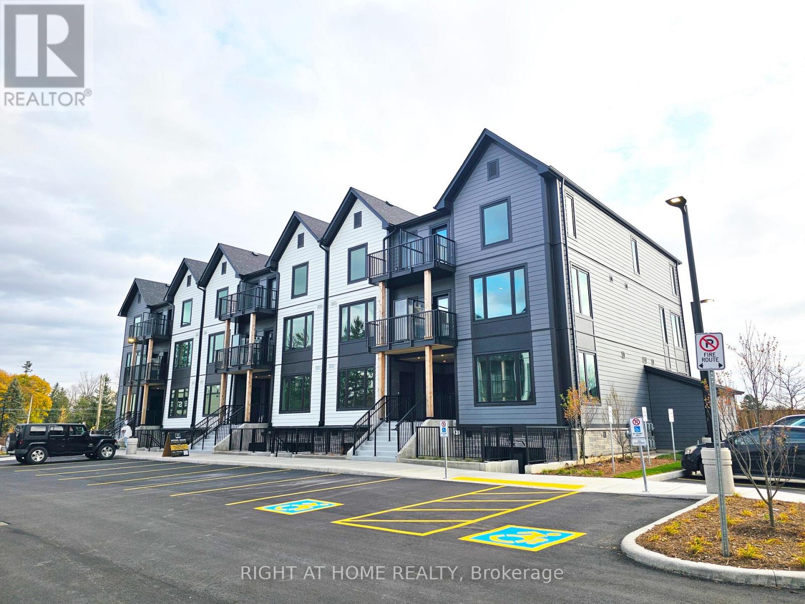 MLS® listing #29826151 for sale located at 114 - 708 WOOLWICH STREET