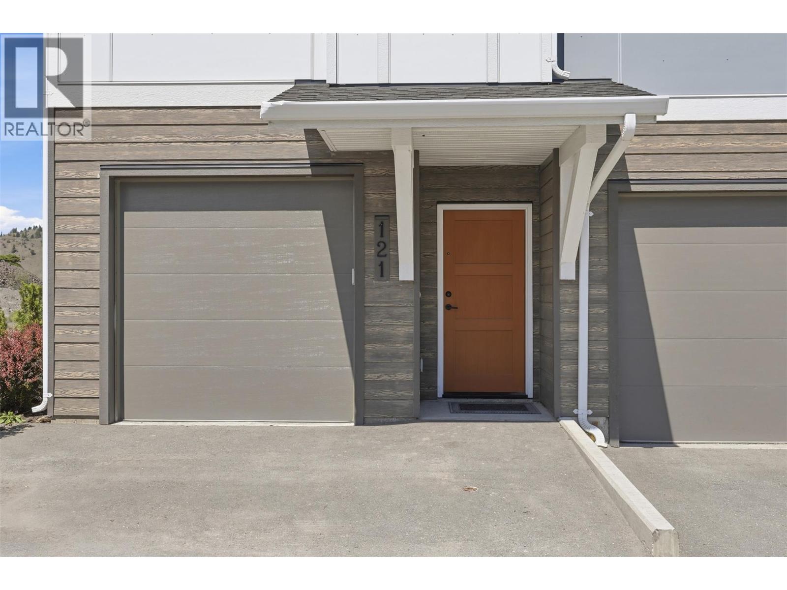 MLS® listing #29827012 for sale located at 1701 FOXTAIL Drive Unit# 121