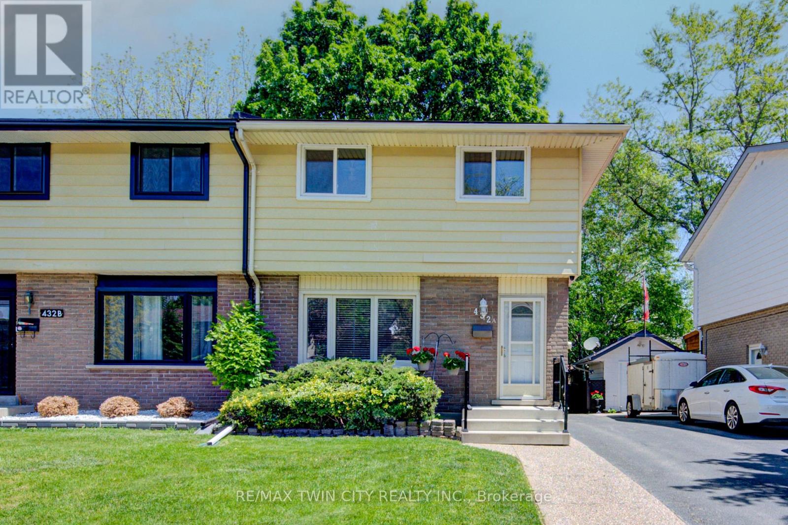 MLS® listing #29827496 for sale located at A - 432 LEE AVENUE