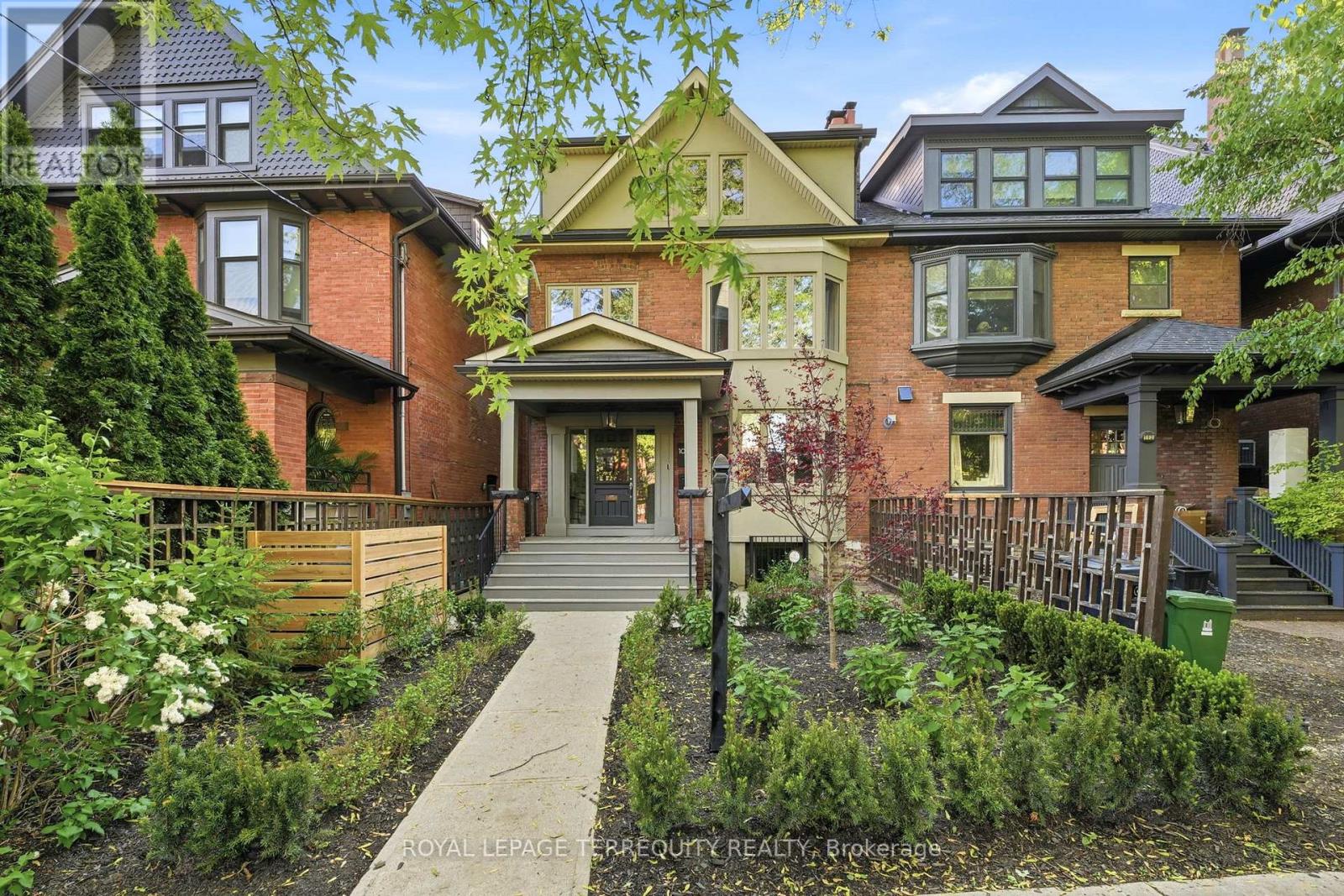 MLS® listing #29828046 for sale located at 100 ADMIRAL ROAD