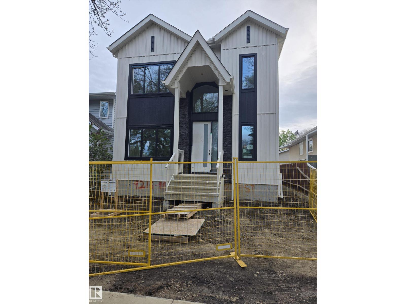 MLS® listing #29828749 for sale located at 9216 91 ST NW