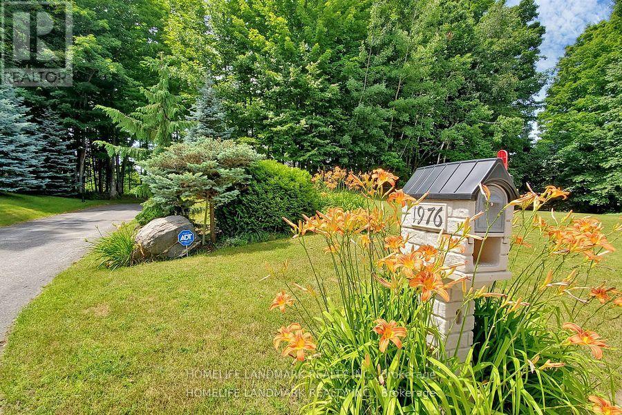 MLS® listing #29828804 for sale located at 1976 FOREST VALLEY DRIVE