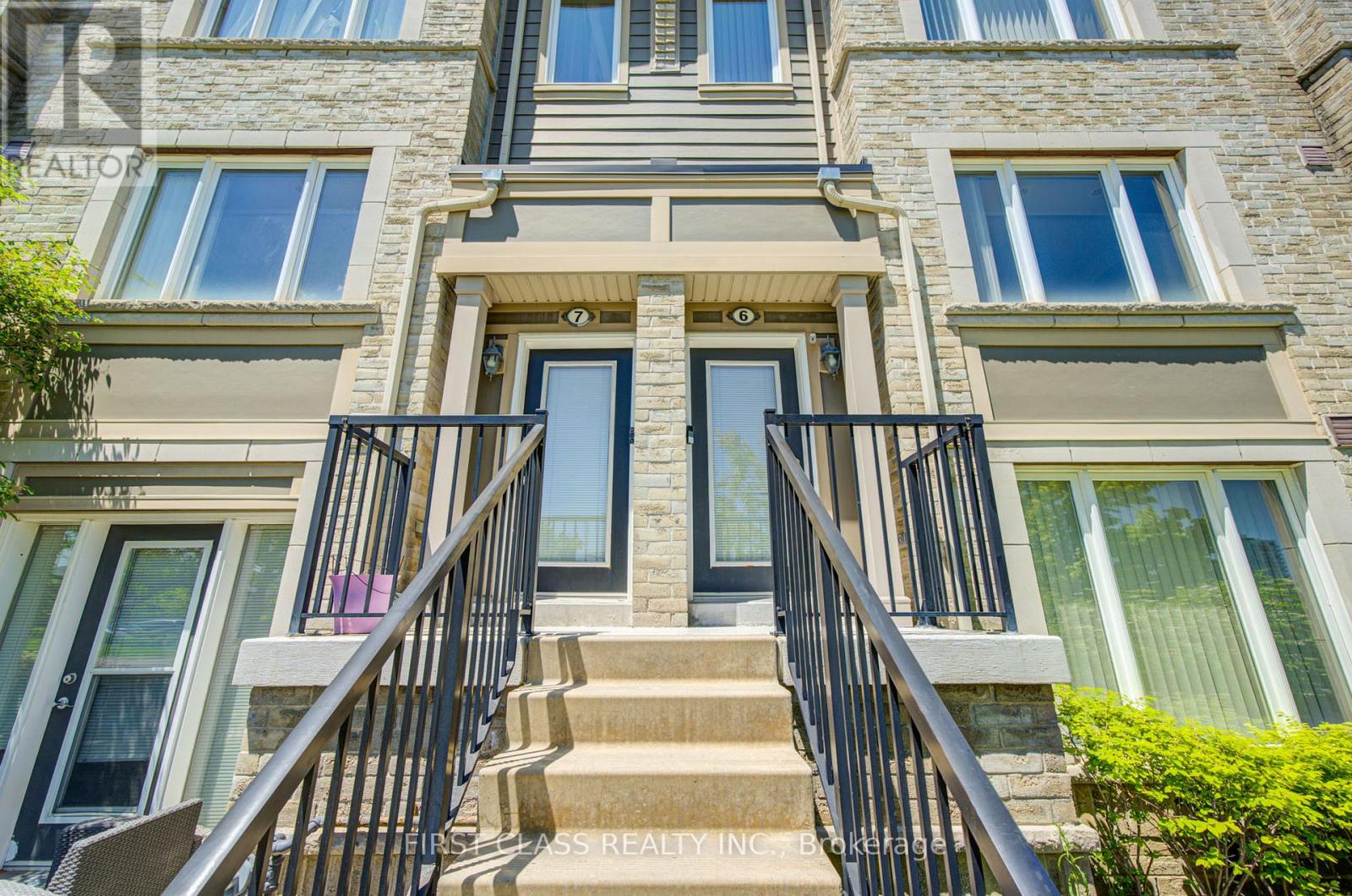 MLS® listing #29828823 for sale located at 6 - 2875 HAZELTON PLACE